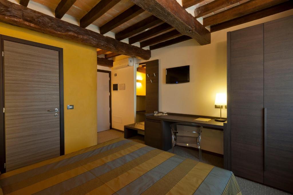 Locanda Sant'Ambrogio Rivalta (Reggio Emilia) Quarto foto