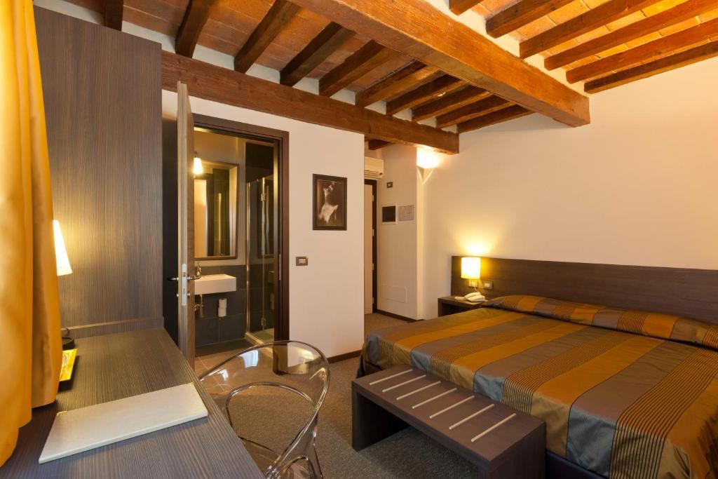 Locanda Sant'Ambrogio Rivalta (Reggio Emilia) Quarto foto